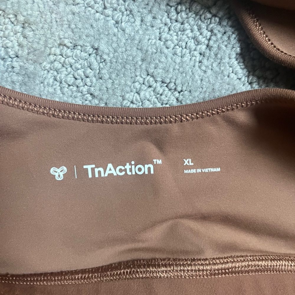 Aritzia sports bra size xl